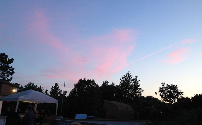 ABENDSTIMMUNG IM STRANDPAVILLON